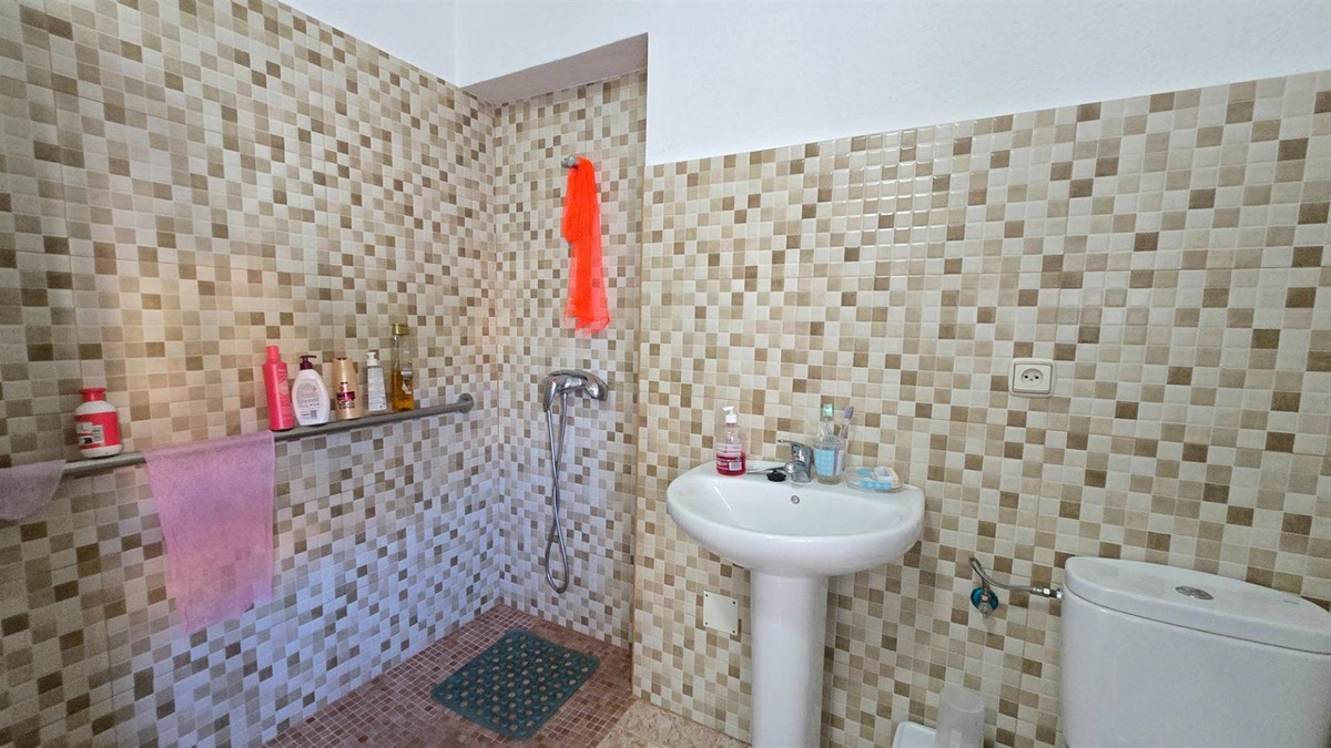 Se vende Villa - Chalet de 2 dormitorios en Costa Del Sol, Málaga, España