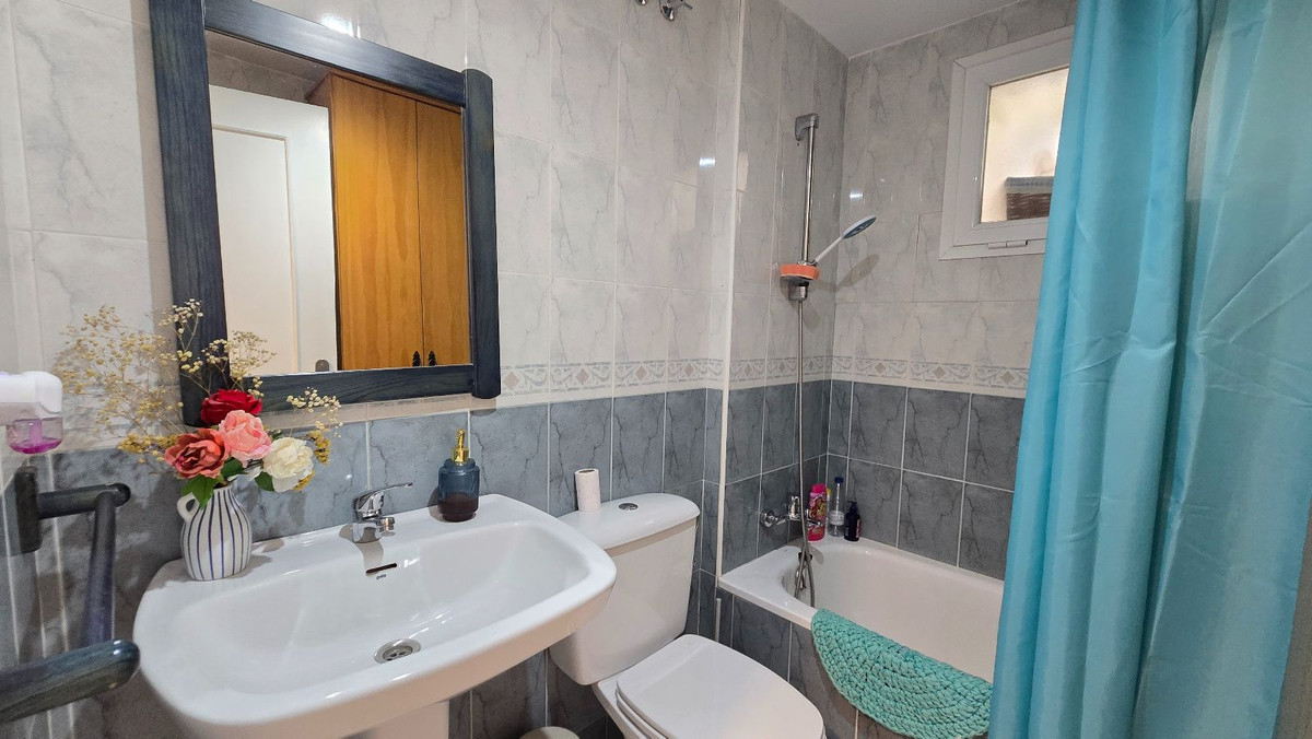 Se vende Apartamento Planta Baja de 3 dormitorios en Costa Del Sol, Málaga, España