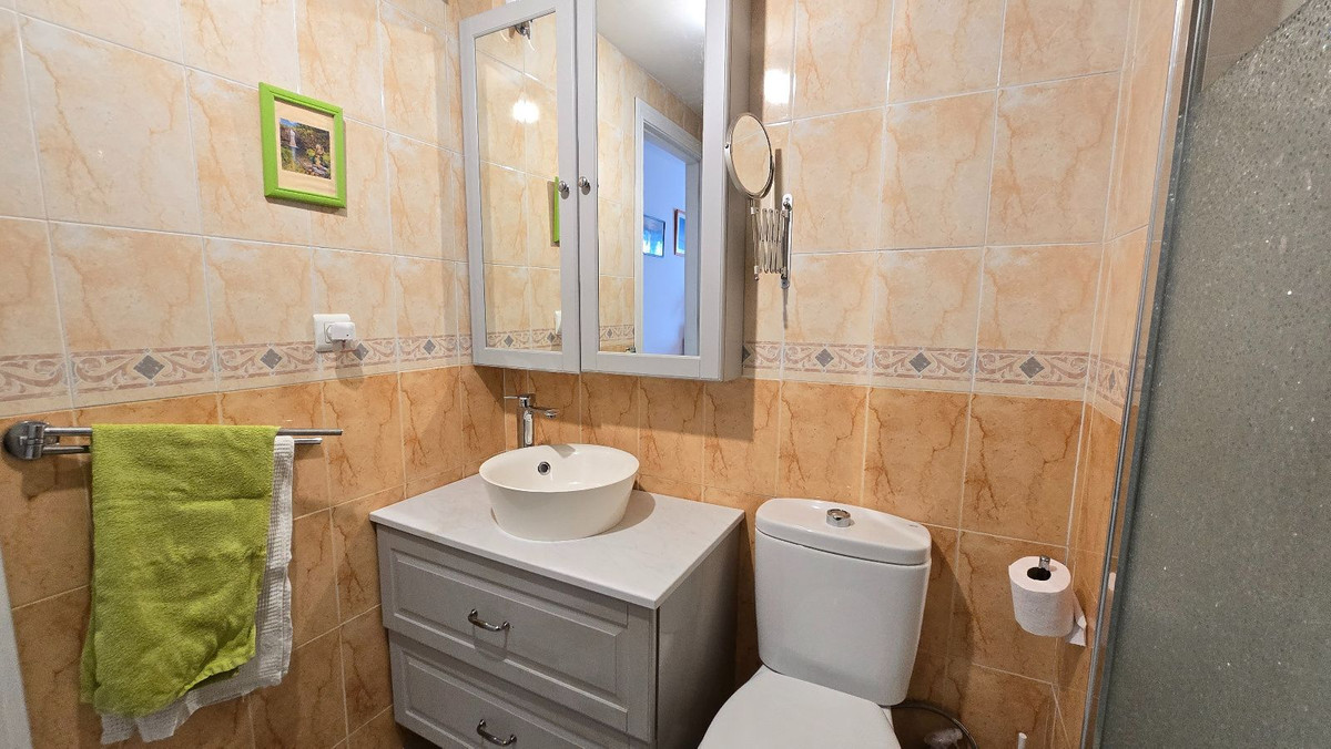 Se vende Apartamento Planta Baja de 3 dormitorios en Costa Del Sol, Málaga, España