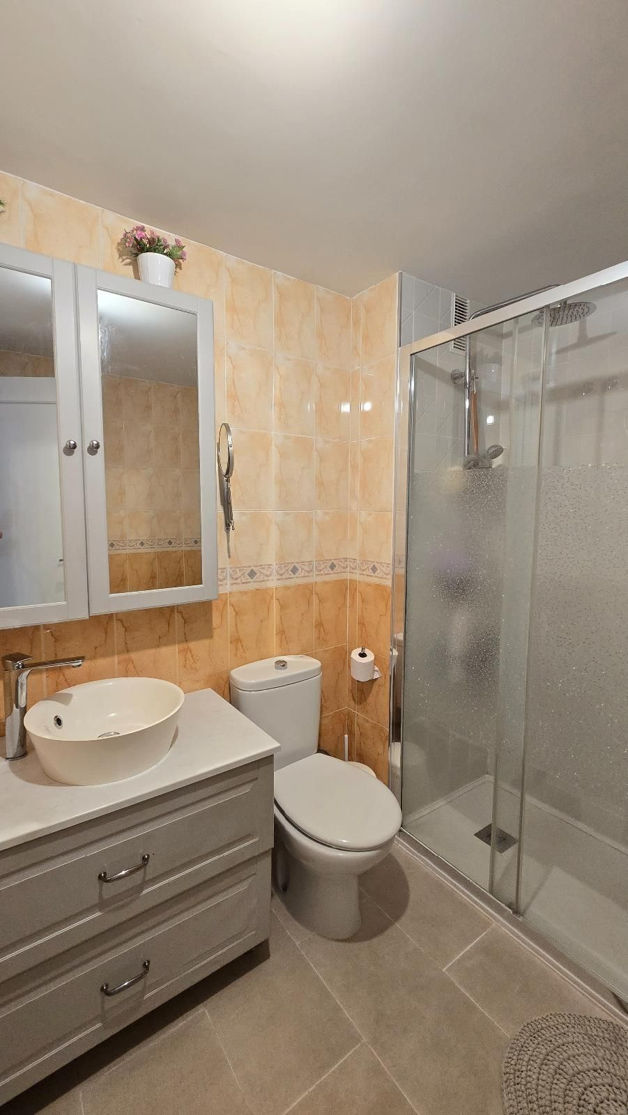 Se vende Apartamento Planta Baja de 3 dormitorios en Costa Del Sol, Málaga, España