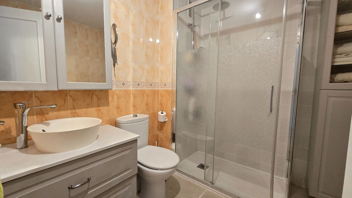 Se vende Apartamento Planta Baja de 3 dormitorios en Costa Del Sol, Málaga, España