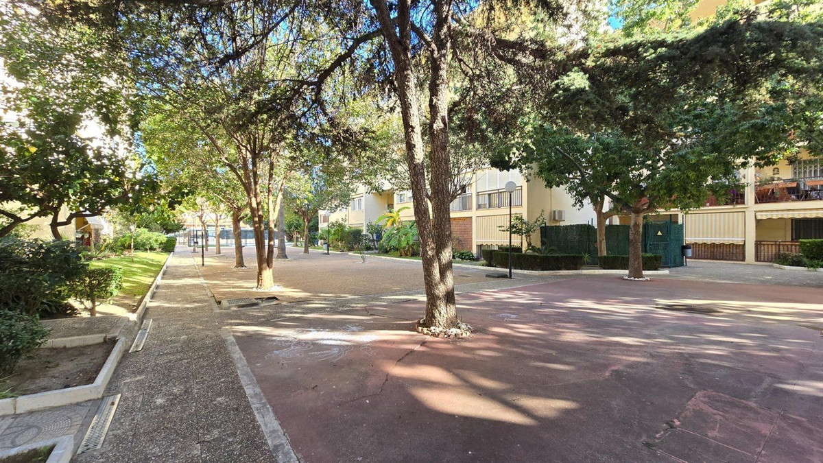 2 Bed Apartment for sale in Arroyo De La Miel Costa Del Sol, Málaga, Spain