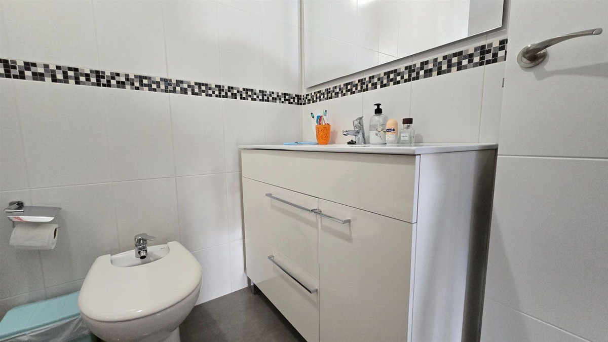 2 Bed Apartment for sale in Arroyo De La Miel Costa Del Sol, Málaga, Spain
