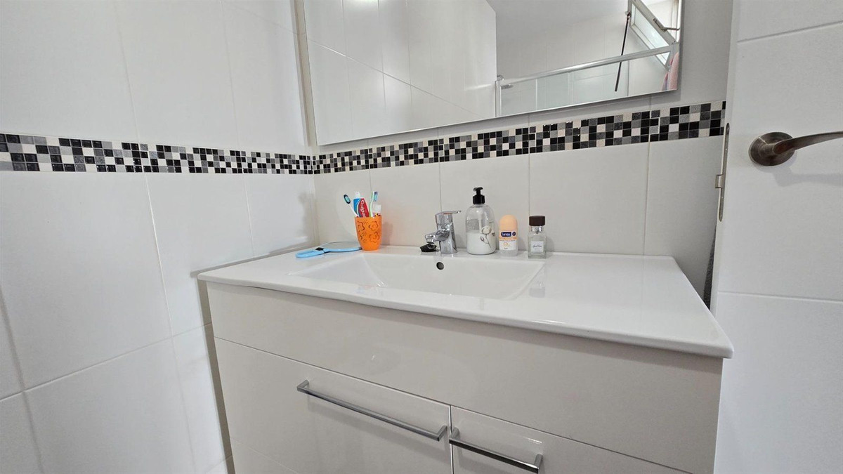 2 Bed Apartment for sale in Arroyo De La Miel Costa Del Sol, Málaga, Spain