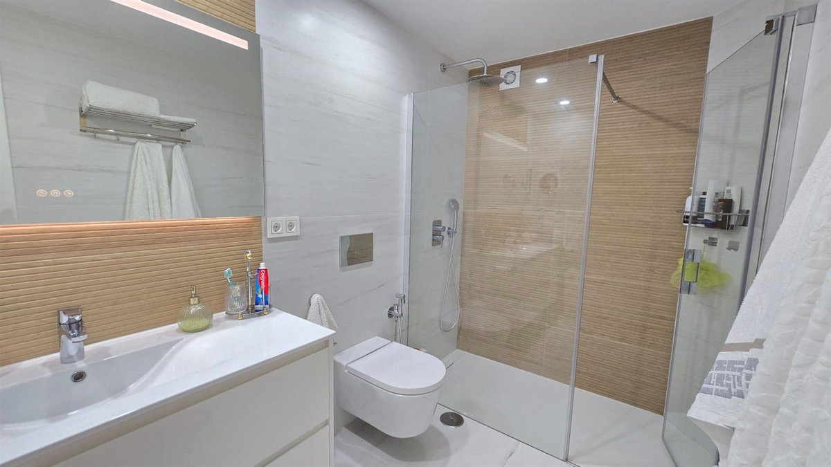 4 Bed Apartment for sale in Benalmadena Costa Del Sol, Málaga, Spain