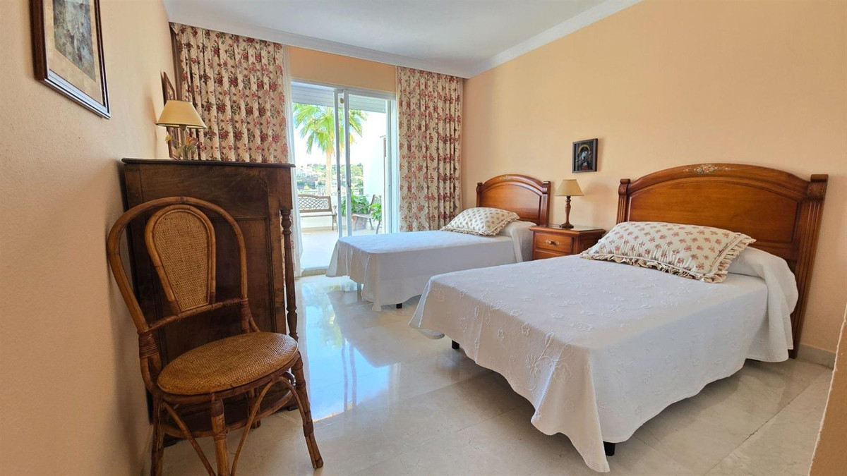 2 Bed Apartment for sale in La Quinta Costa Del Sol, Málaga, Spain