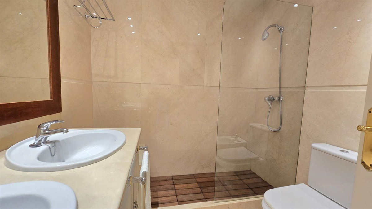 2 Bed Apartment for sale in La Quinta Costa Del Sol, Málaga, Spain