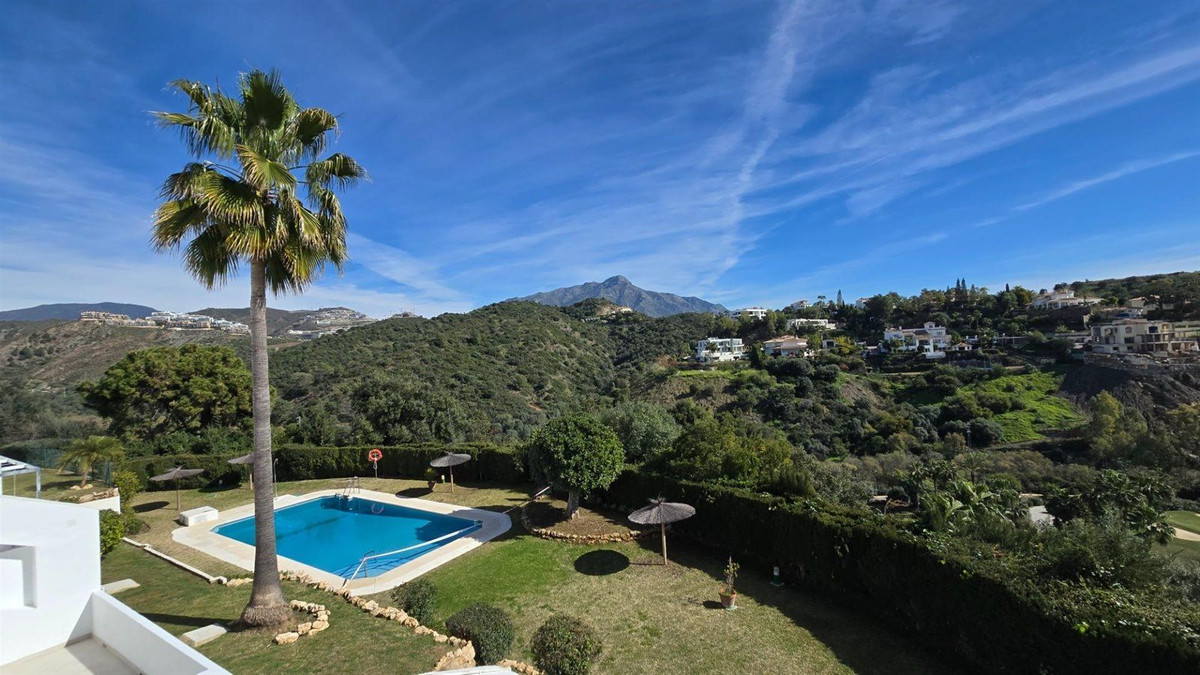 2 Bed Apartment for sale in La Quinta Costa Del Sol, Málaga, Spain
