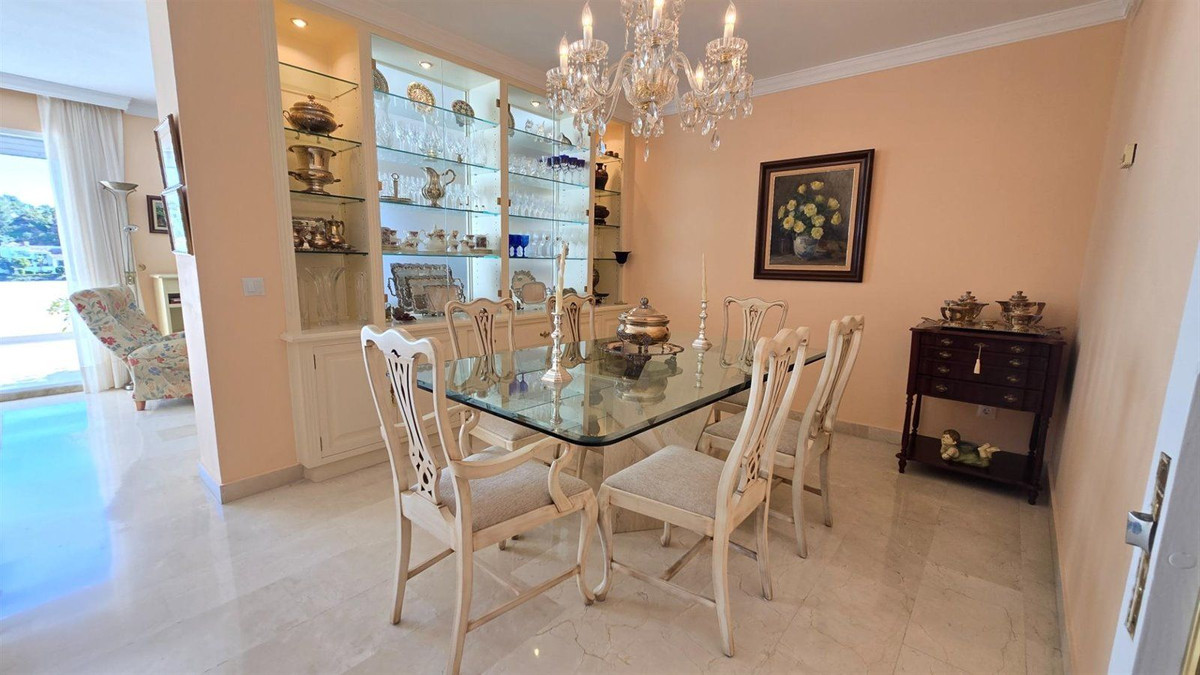 2 Bed Apartment for sale in La Quinta Costa Del Sol, Málaga, Spain