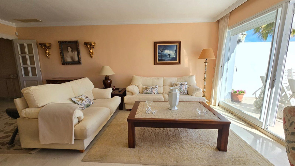 2 Bed Apartment for sale in La Quinta Costa Del Sol, Málaga, Spain