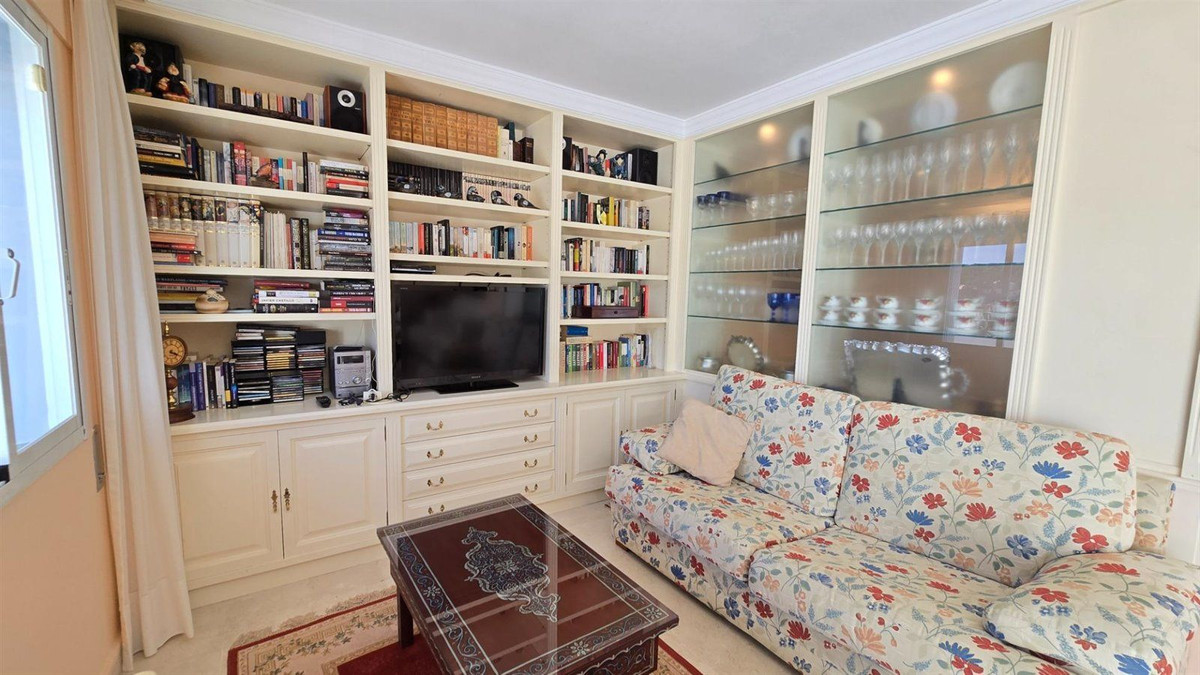 2 Bed Apartment for sale in La Quinta Costa Del Sol, Málaga, Spain