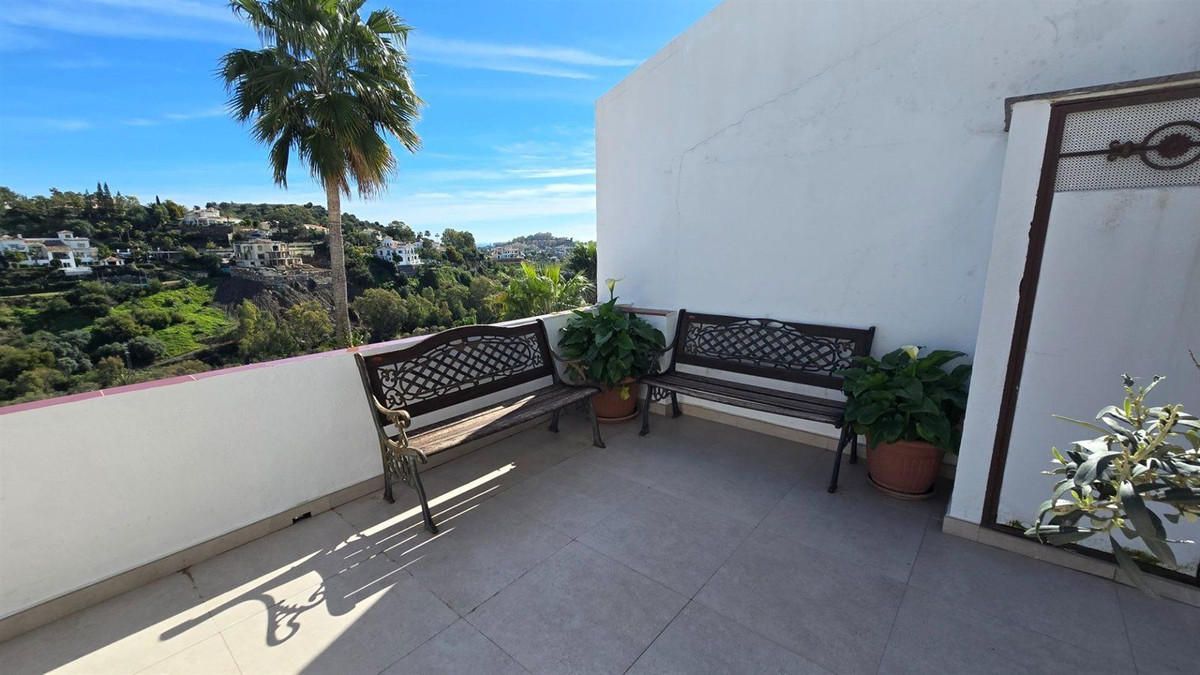 2 Bed Apartment for sale in La Quinta Costa Del Sol, Málaga, Spain