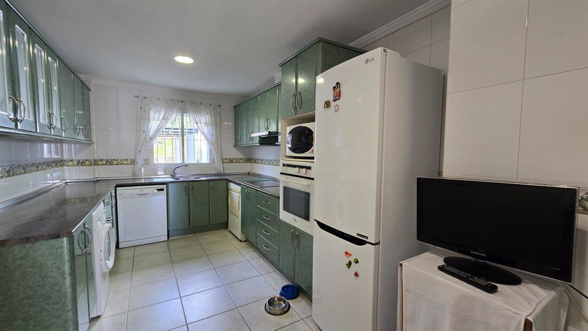 2 Bed Apartment for sale in La Quinta Costa Del Sol, Málaga, Spain