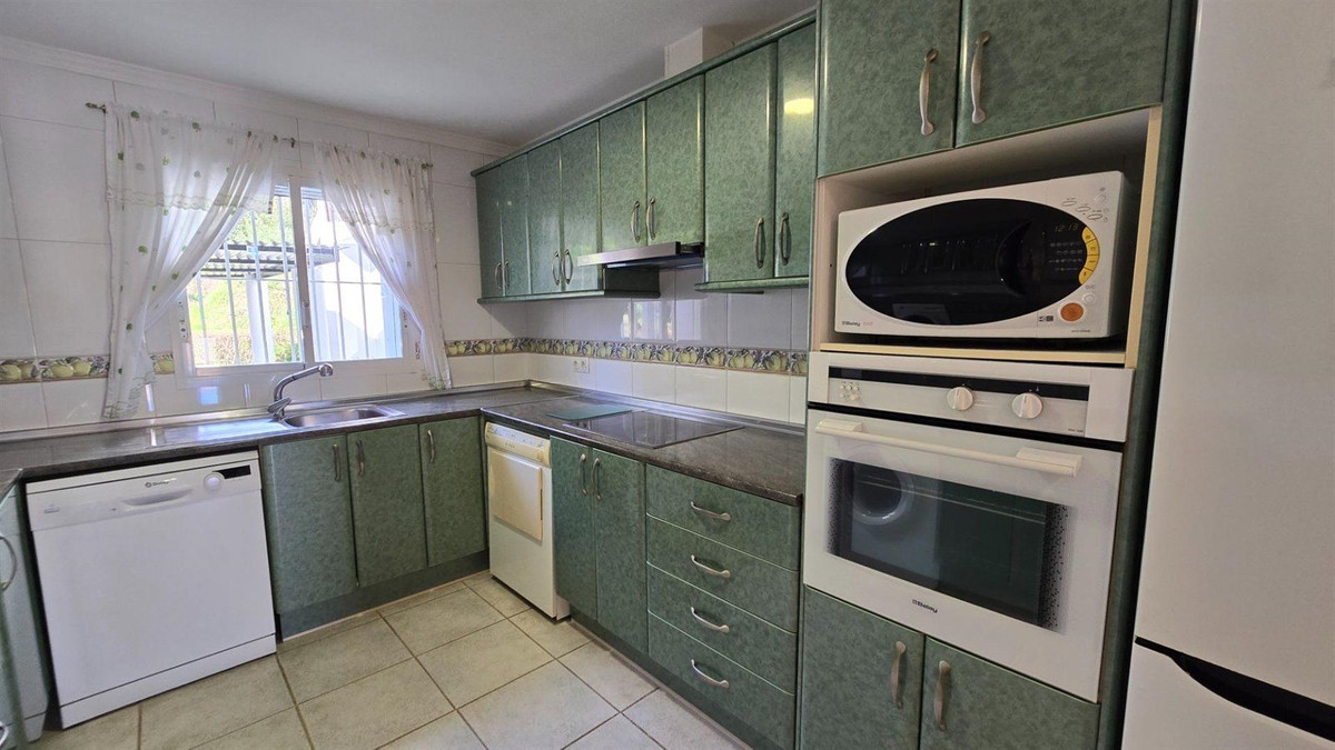 2 Bed Apartment for sale in La Quinta Costa Del Sol, Málaga, Spain