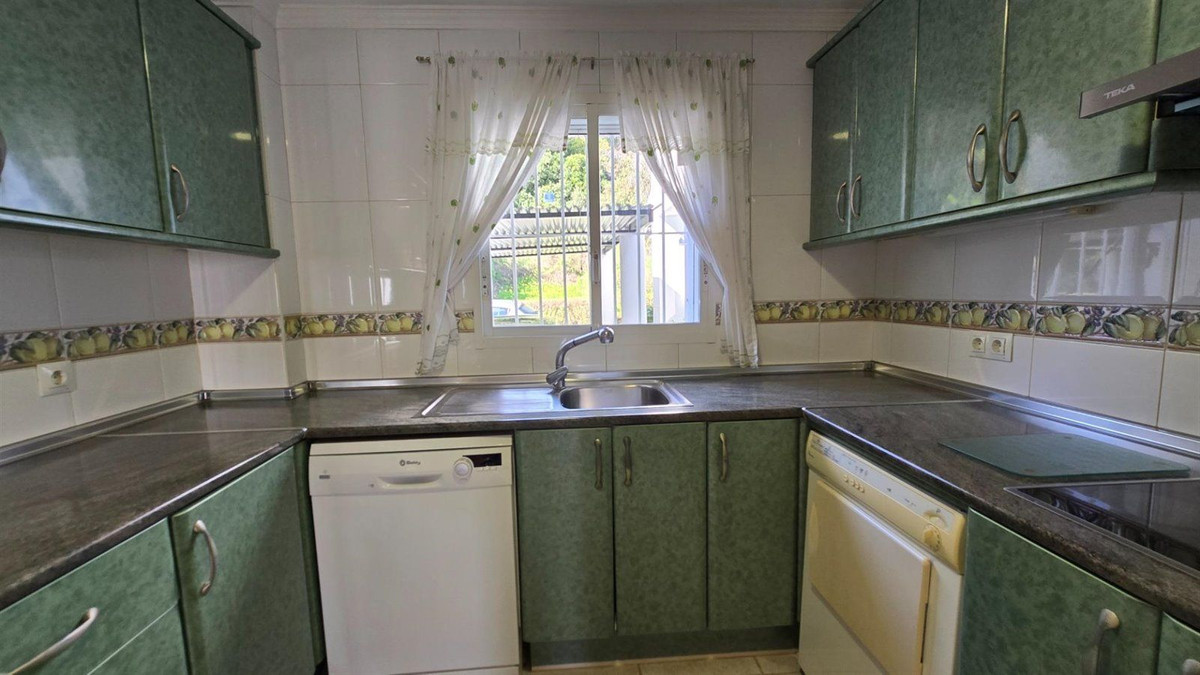 2 Bed Apartment for sale in La Quinta Costa Del Sol, Málaga, Spain