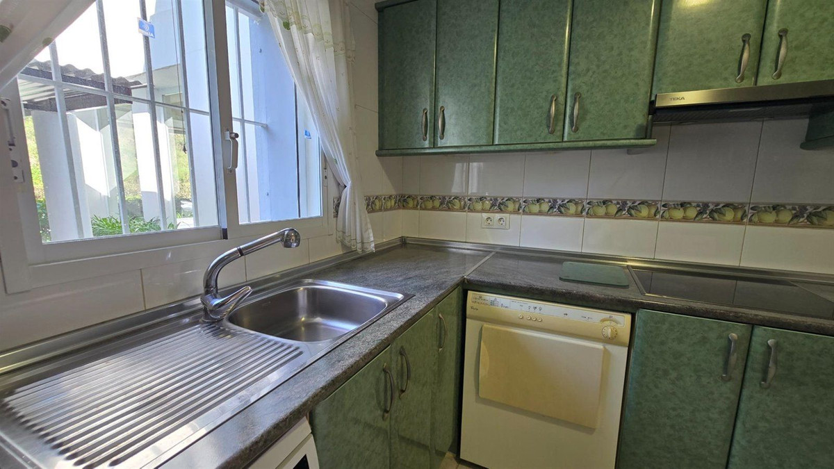 2 Bed Apartment for sale in La Quinta Costa Del Sol, Málaga, Spain