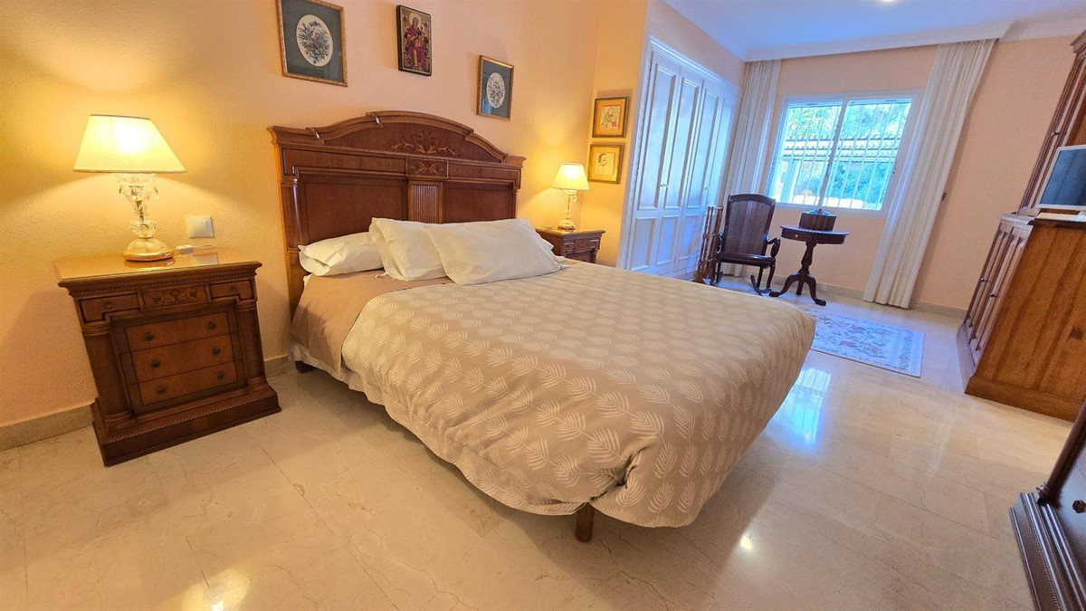 2 Bed Apartment for sale in La Quinta Costa Del Sol, Málaga, Spain