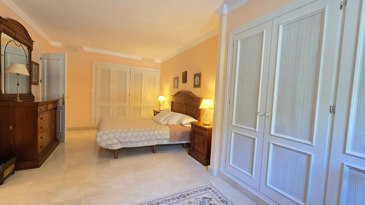 2 Bed Apartment for sale in La Quinta Costa Del Sol, Málaga, Spain