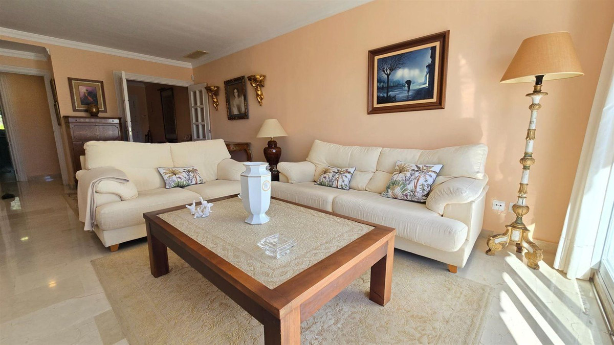2 Bed Apartment for sale in La Quinta Costa Del Sol, Málaga, Spain