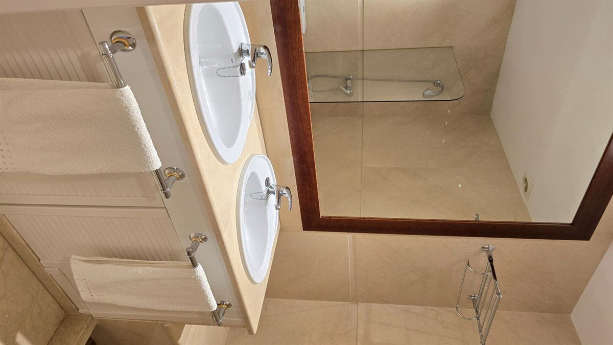 2 Bed Apartment for sale in La Quinta Costa Del Sol, Málaga, Spain
