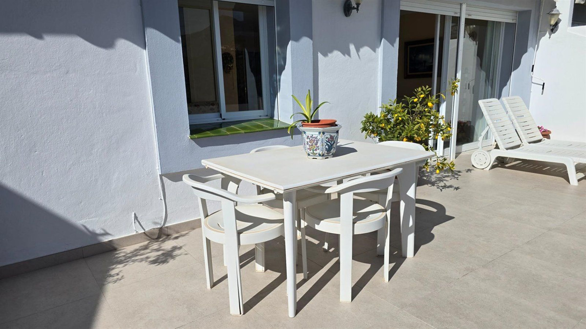 2 Bed Apartment for sale in La Quinta Costa Del Sol, Málaga, Spain