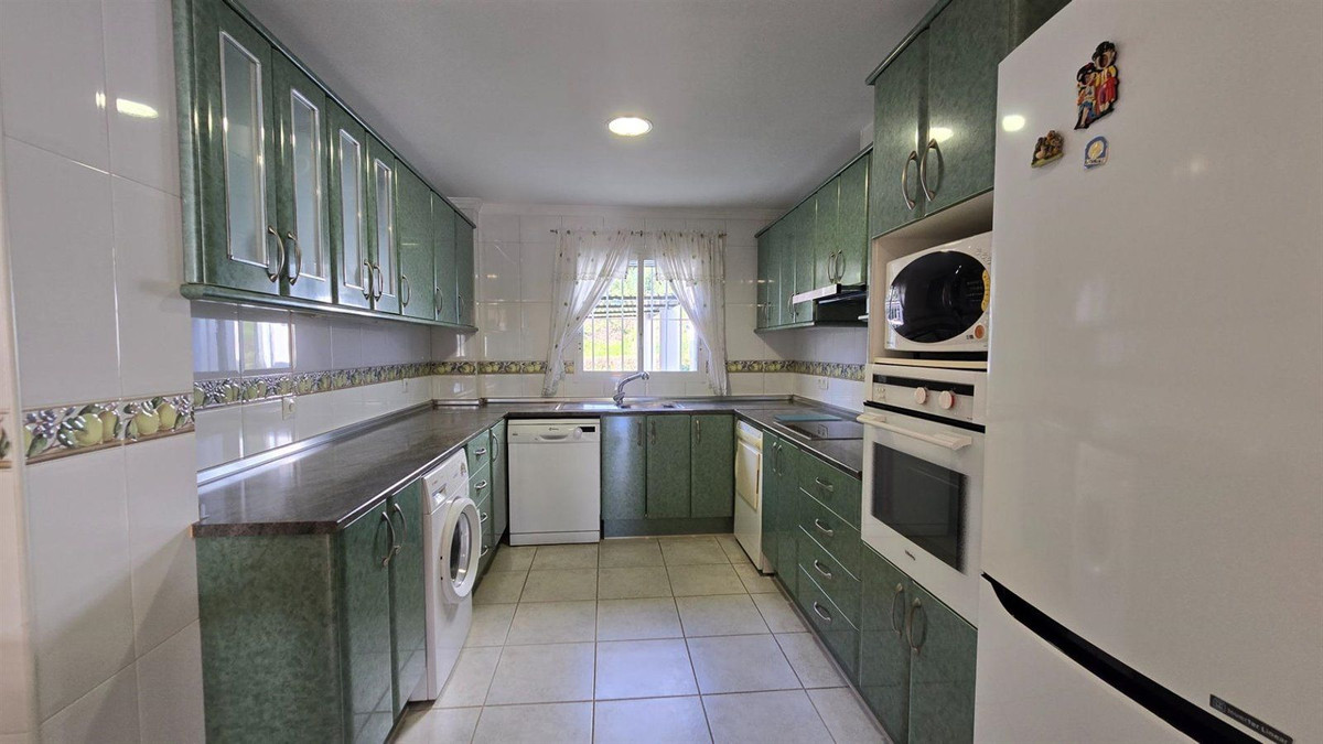2 Bed Apartment for sale in La Quinta Costa Del Sol, Málaga, Spain