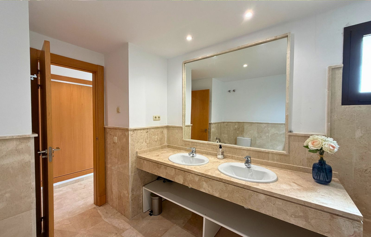 Se vende Apartamento Planta Media de 3 dormitorios en Costa Del Sol, Málaga, España