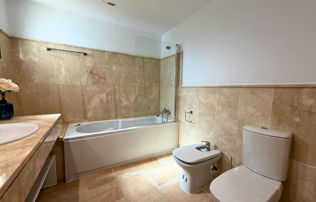 Se vende Apartamento Planta Media de 3 dormitorios en Costa Del Sol, Málaga, España