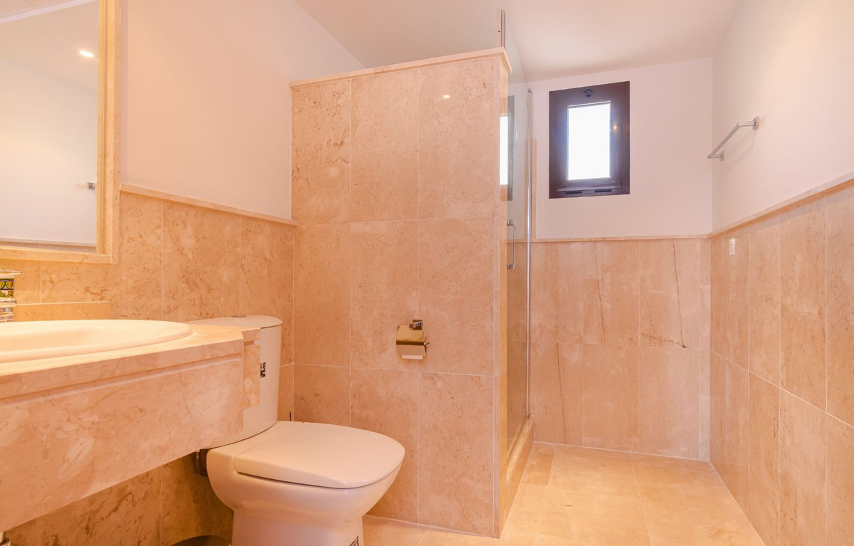 Se vende Apartamento Planta Media de 3 dormitorios en Costa Del Sol, Málaga, España