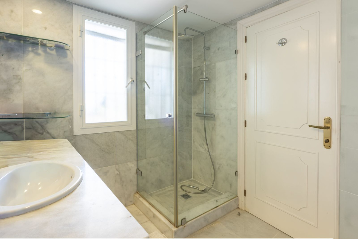 Se vende Apartamento en Planta Última de 3 dormitorios en Costa Del Sol, Málaga, España