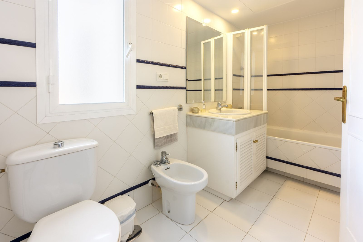 Se vende Apartamento en Planta Última de 3 dormitorios en Costa Del Sol, Málaga, España