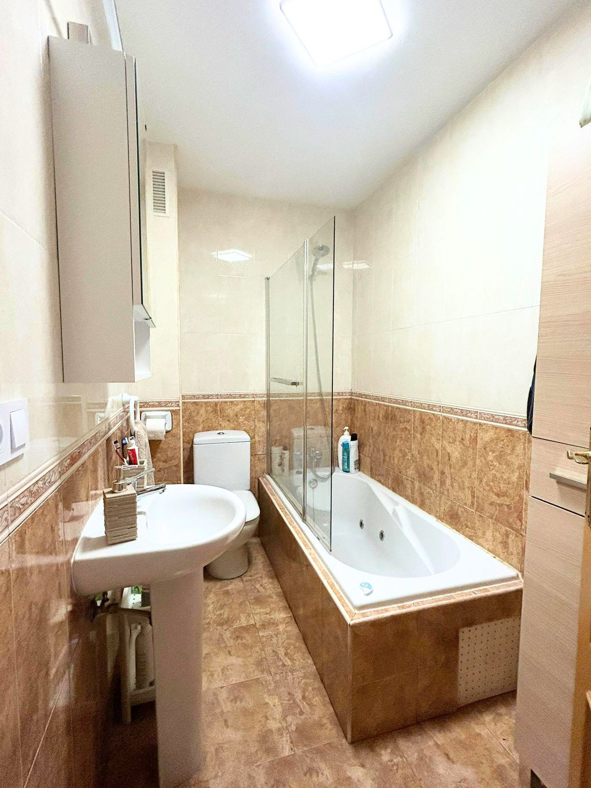 Se vende Apartamento Planta Media de 2 dormitorios en Costa Del Sol, Málaga, España