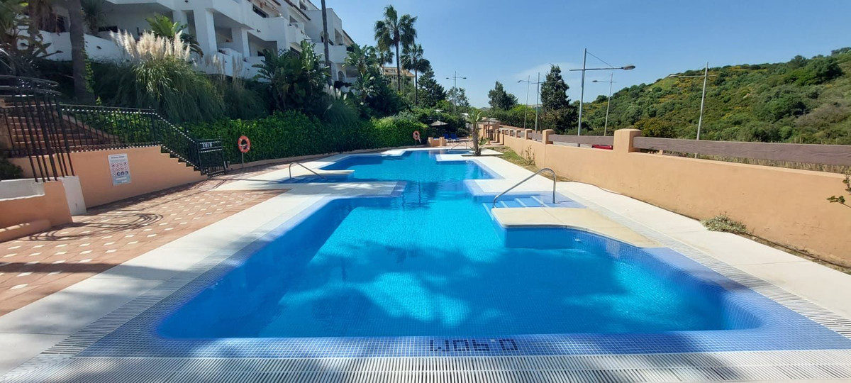 2 Bed Apartment for sale in La Duquesa Costa Del Sol, Málaga, Spain