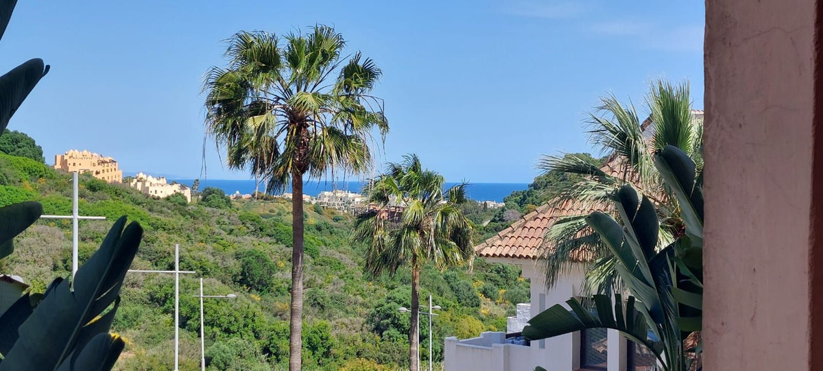 2 Bed Apartment for sale in La Duquesa Costa Del Sol, Málaga, Spain