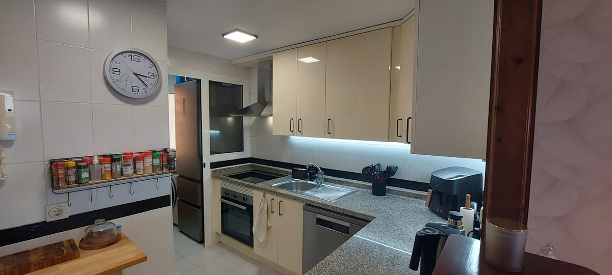 2 Bed Apartment for sale in La Duquesa Costa Del Sol, Málaga, Spain