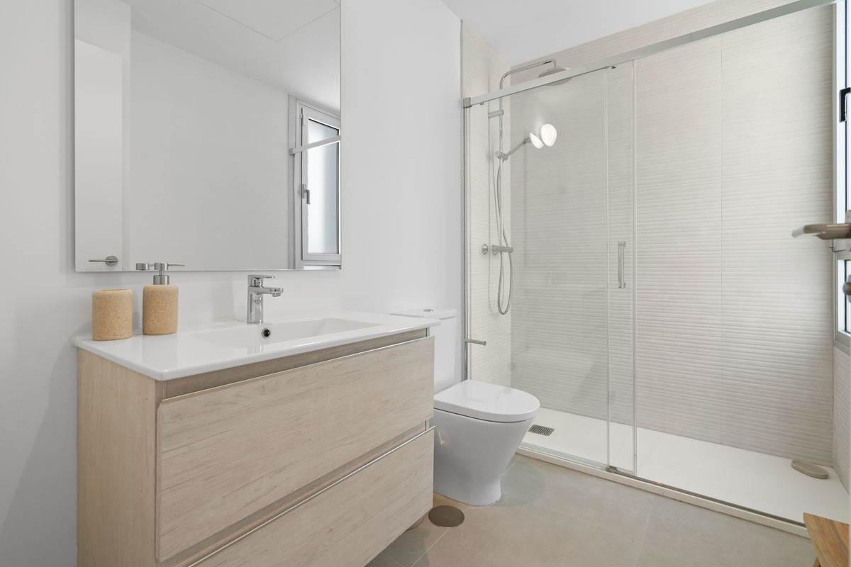 Se vende Apartamento Planta Baja de 2 dormitorios en Costa Del Sol, Málaga, España