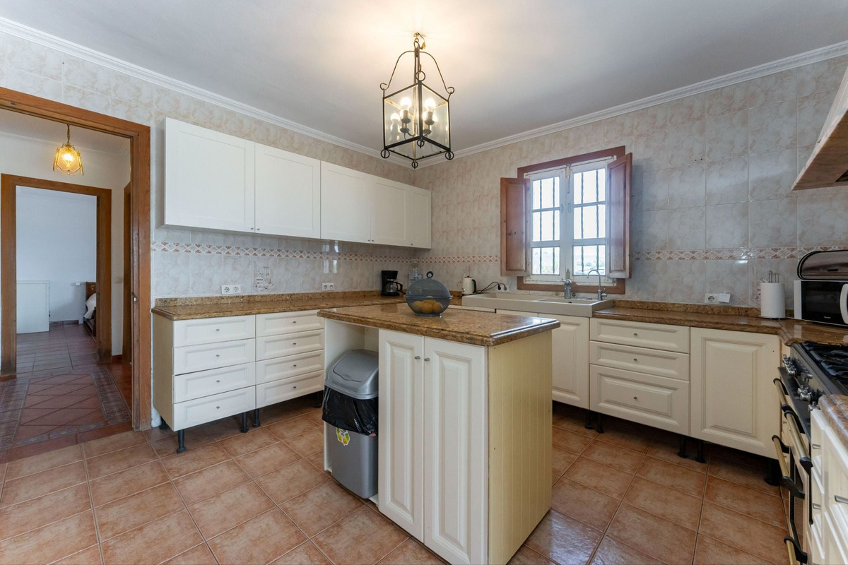 4 Bed Townhouse for sale in Coín Costa Del Sol, Málaga, Spain