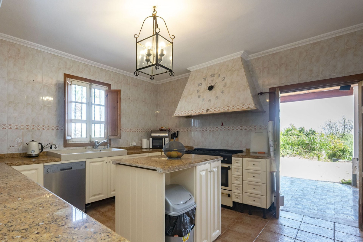 4 Bed Townhouse for sale in Coín Costa Del Sol, Málaga, Spain