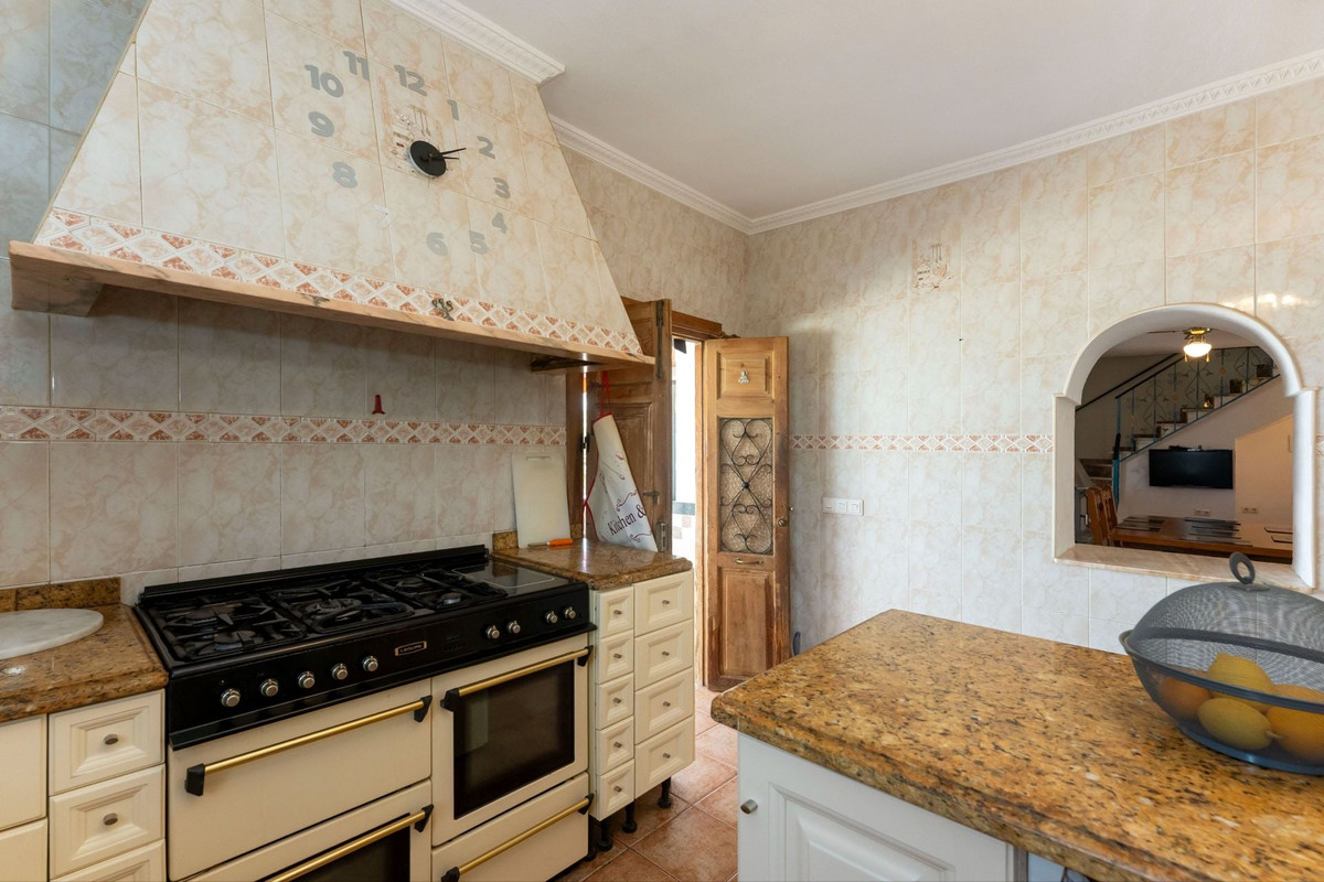 4 Bed Townhouse for sale in Coín Costa Del Sol, Málaga, Spain