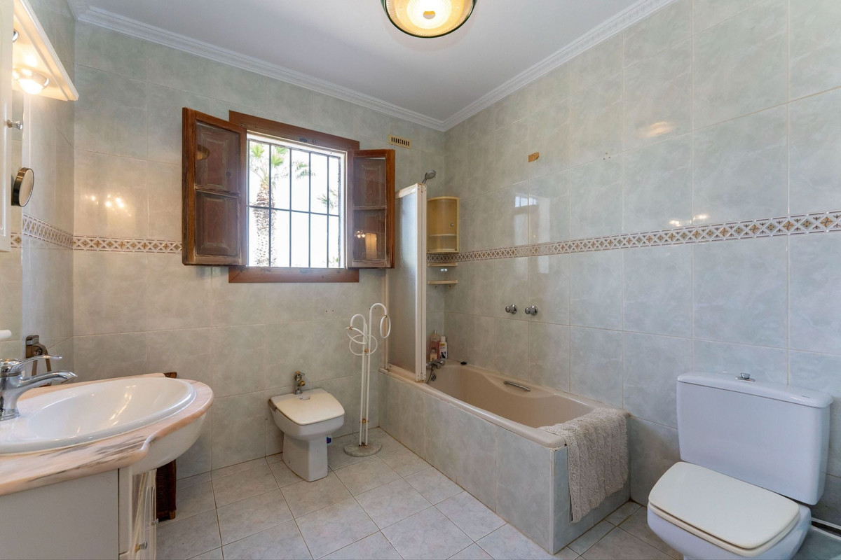 4 Bed Townhouse for sale in Coín Costa Del Sol, Málaga, Spain