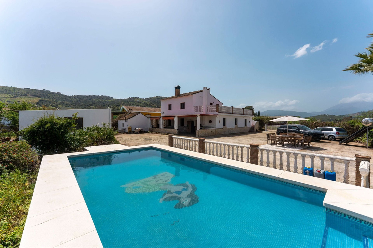 4 Bed Townhouse for sale in Coín Costa Del Sol, Málaga, Spain