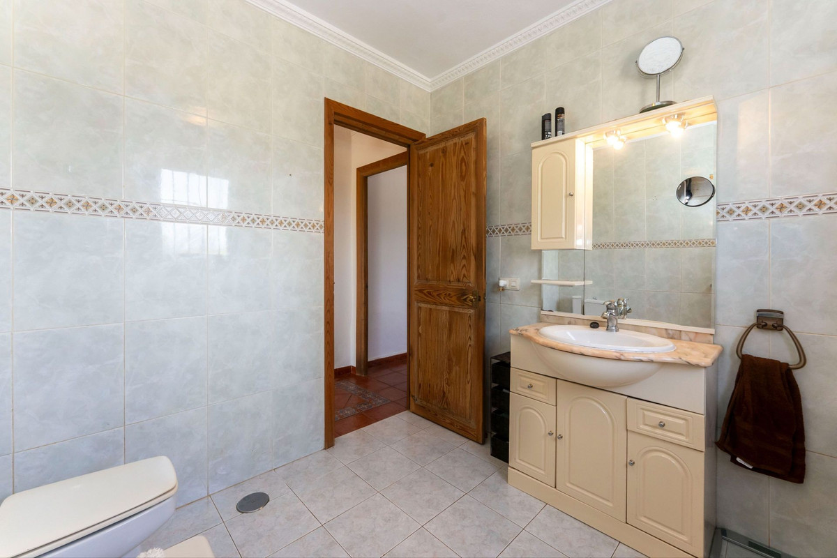 4 Bed Townhouse for sale in Coín Costa Del Sol, Málaga, Spain