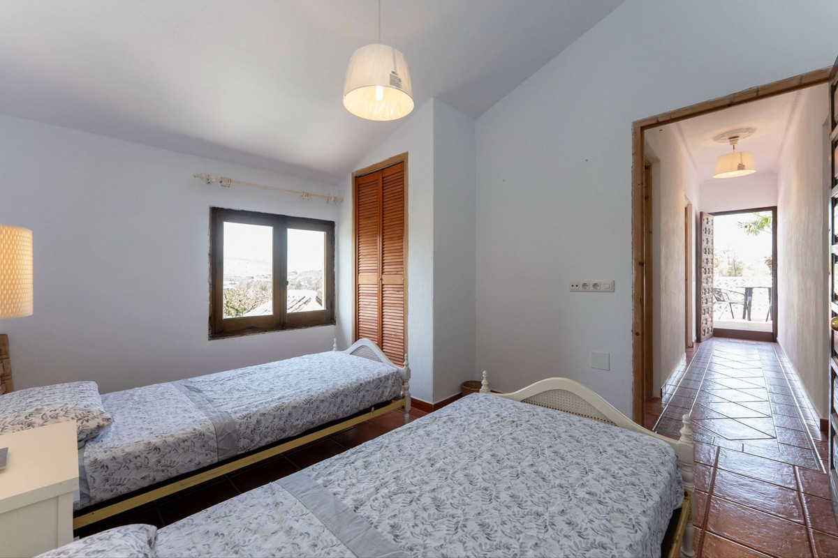 4 Bed Townhouse for sale in Coín Costa Del Sol, Málaga, Spain