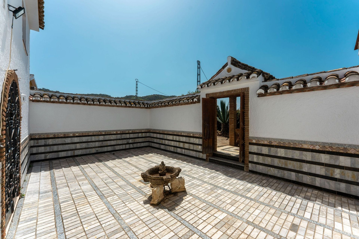 4 Bed Townhouse for sale in Coín Costa Del Sol, Málaga, Spain