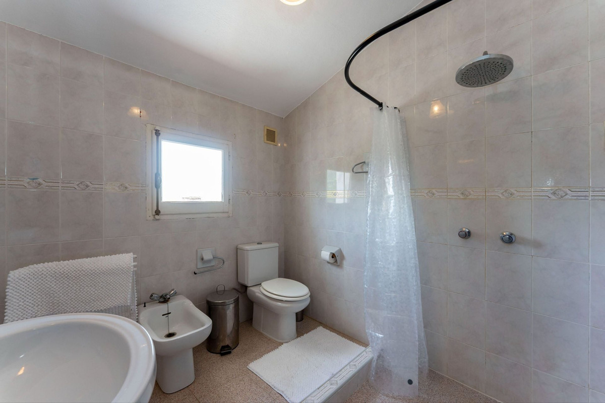 4 Bed Townhouse for sale in Coín Costa Del Sol, Málaga, Spain