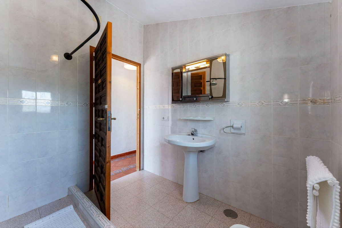 4 Bed Townhouse for sale in Coín Costa Del Sol, Málaga, Spain