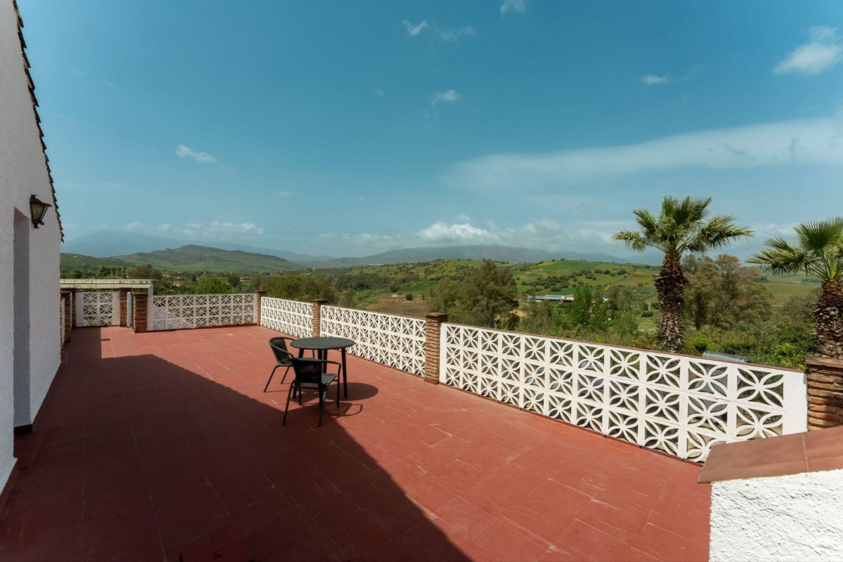 4 Bed Townhouse for sale in Coín Costa Del Sol, Málaga, Spain