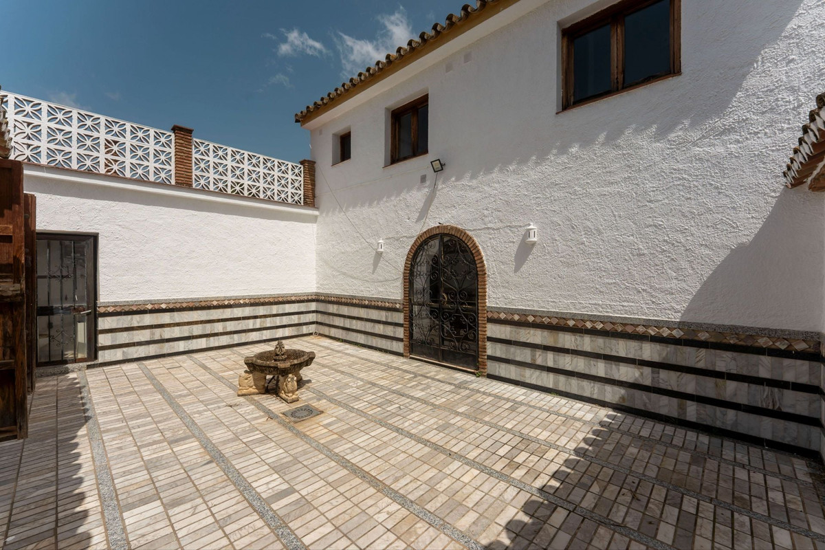 4 Bed Townhouse for sale in Coín Costa Del Sol, Málaga, Spain