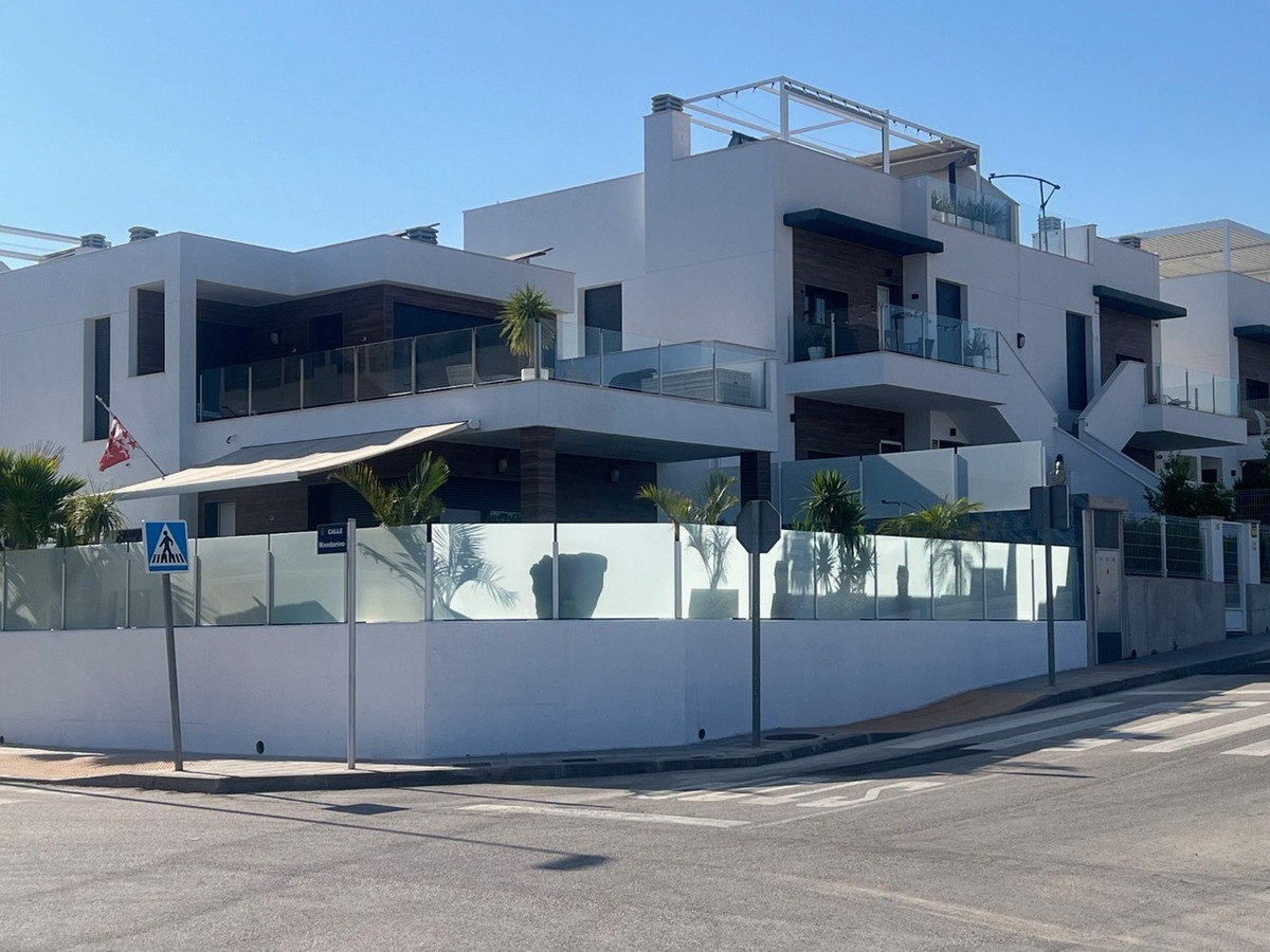 Se vende Villa - Chalet de 3 dormitorios en Costa Blanca, Alicante, España