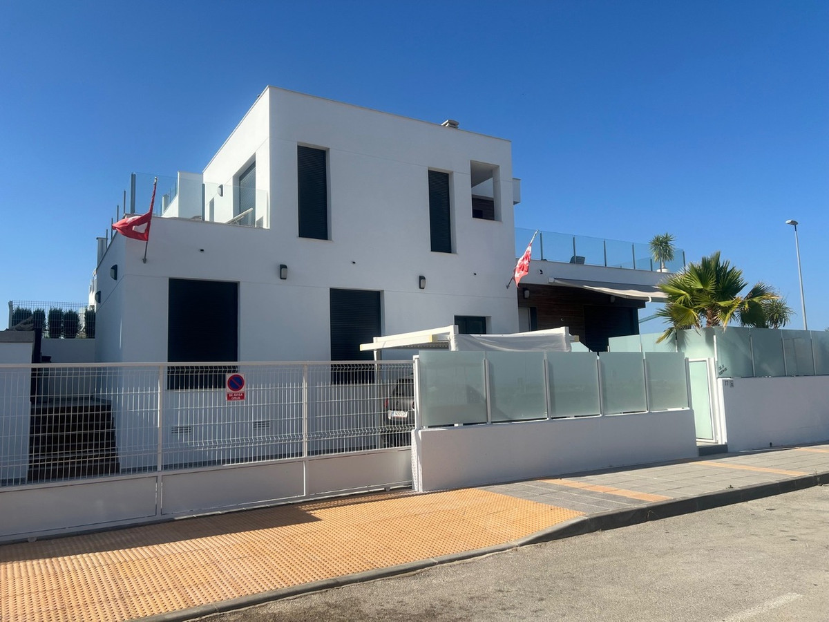 Se vende Villa - Chalet de 3 dormitorios en Costa Blanca, Alicante, España